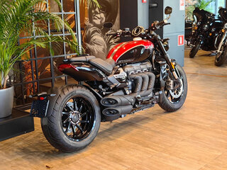 2025 Triumph Rocket III, чёрный, 3650000 рублей, вид 5