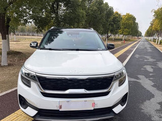 2023 Kia KX3, белый, 1800000 рублей, вид 2