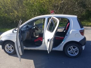2000 Toyota Vitz I (P10), белый, 300000 рублей, вид 4