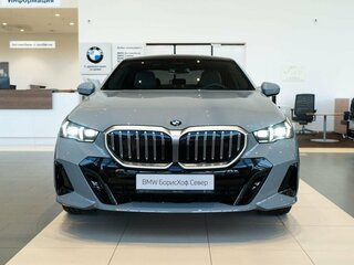 2026 BMW 5 серии 530i xDrive VIII (G60/G61/G68), серый, 10500000 рублей, вид 2