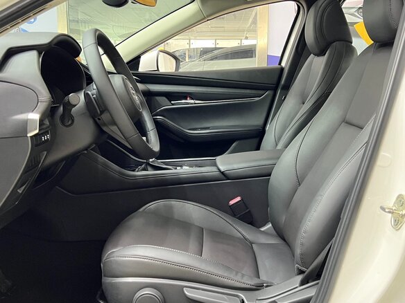 2022 Mazda 3 Axela IV (BP), белый, 1900000 рублей - вид 7