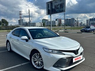 2020 Toyota Camry VIII (XV70), белый, 2900000 рублей, вид 3
