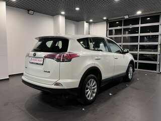 2016 Toyota RAV4 IV (XA40) Рестайлинг, белый, 2150000 рублей, вид 3