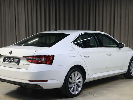 2017 Skoda Superb III, белый, 1569000 рублей, вид 2