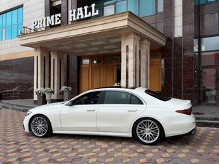 2022 Mercedes-Benz S-Класс 500 4MATIC VII (W223), белый, 9000000 рублей, вид 3