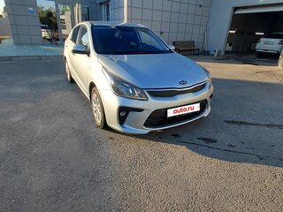 2017 Kia Rio IV, серебристый, 1100000 рублей, вид 2