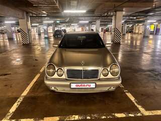 1995 Mercedes-Benz E-Класс 230 II (W210, S210), серый, 450000 рублей, вид 4