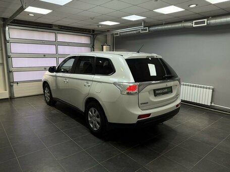 2013 Mitsubishi Outlander III, белый, 1299000 рублей, вид 4