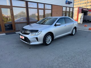 2015 Toyota Camry VII (XV50) Рестайлинг, серебристый, 2100000 рублей, вид 1