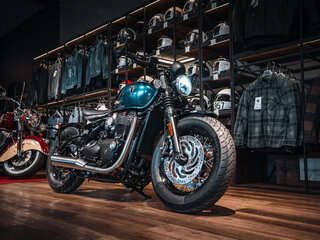 2026 Triumph Bonneville Bobber, синий, 2190000 рублей, вид 3