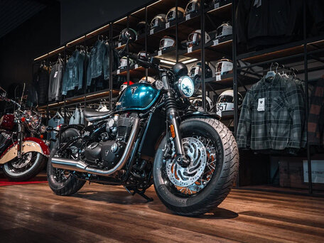 2026 Triumph Bonneville Bobber, синий, 2450000 рублей, вид 3