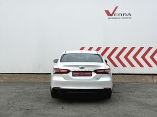 2018 Toyota Camry VIII (XV70), белый, 2900000 рублей, вид 4