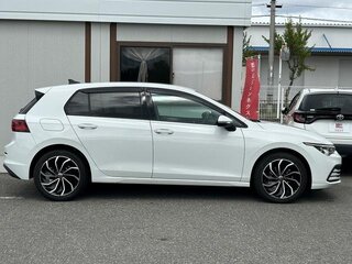 2023 Volkswagen Golf VIII, белый, 1250700 рублей, вид 3