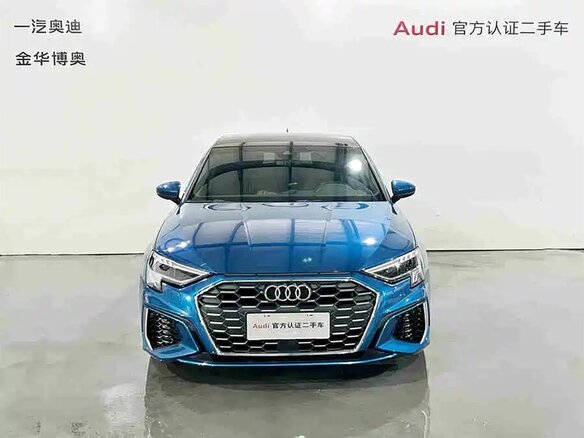 2022 Audi A3 Sportback 35 TFSI IV (8Y), синий, 1652161 рублей - вид 1