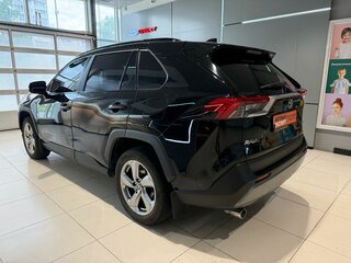 2020 Toyota RAV4 V (XA50), чёрный, 2899000 рублей, вид 4