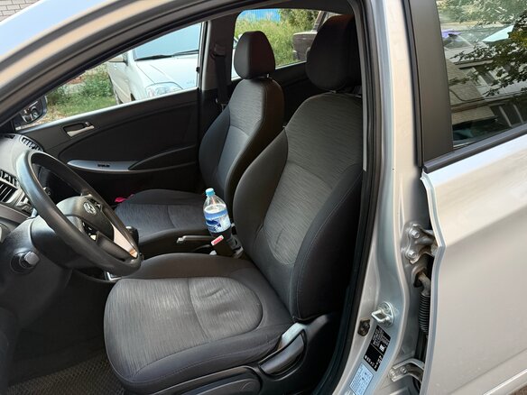 2015 Hyundai Solaris I Рестайлинг, серебристый, 950000 рублей - вид 5