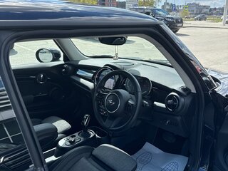 2021 Mini Hatch Cooper III (F55/F56) Рестайлинг 2, синий, 2099000 рублей, вид 2