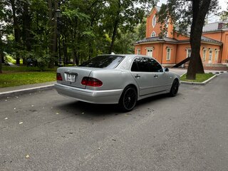 1998 Mercedes-Benz E-Класс 240 II (W210, S210), серебристый, 600000 рублей, вид 4