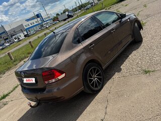 2015 Volkswagen Polo V Рестайлинг, коричневый, 650000 рублей, вид 3