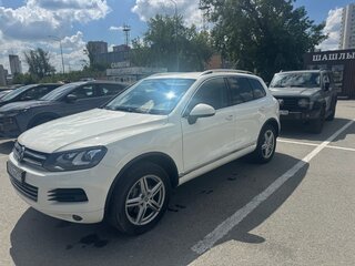 2011 Volkswagen Touareg II, белый, 1800000 рублей, вид 1