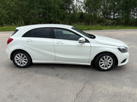 2013 Mercedes-Benz A-Класс 180 III (W176), белый, 1350000 рублей, вид 3
