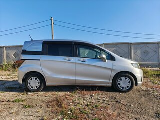 2010 Honda Freed Spike I Рестайлинг, серебристый, 1140000 рублей, вид 2
