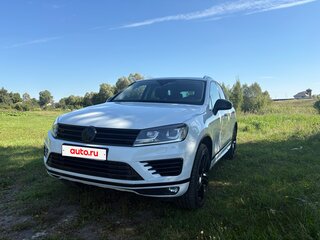 2017 Volkswagen Touareg II Рестайлинг, белый, 3800000 рублей, вид 3