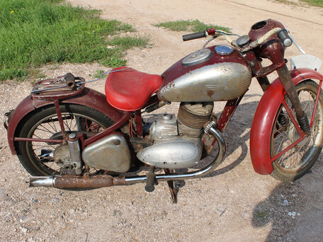 1951 Jawa 250, красный, 590000 рублей, вид 4