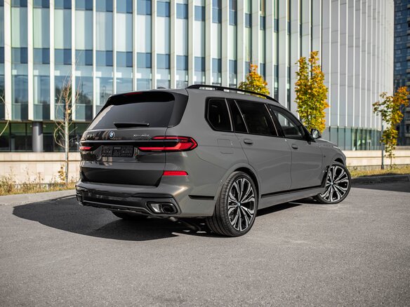 2026 BMW X7 40d I (G07) Рестайлинг, серый, 18190000 рублей - вид 3