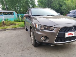 2010 Mitsubishi Outlander II Рестайлинг, коричневый, 1100000 рублей, вид 2