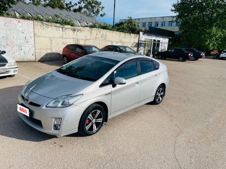 2010 Toyota Prius III (XW30), серый, 800000 рублей, вид 1