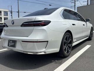 2026 BMW 7 серии 750e xDrive VII (G70), белый, 13300000 рублей, вид 3