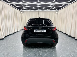 2020 Toyota Yaris IV, чёрный, 1229000 рублей, вид 5