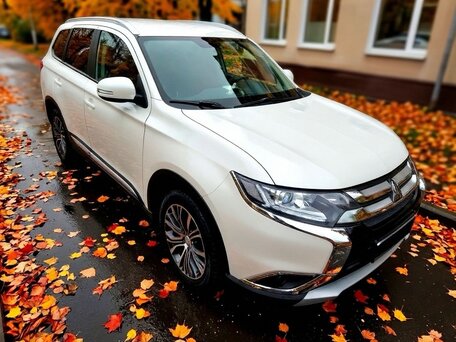2017 Mitsubishi Outlander III Рестайлинг 2, белый, 1740000 рублей, вид 1