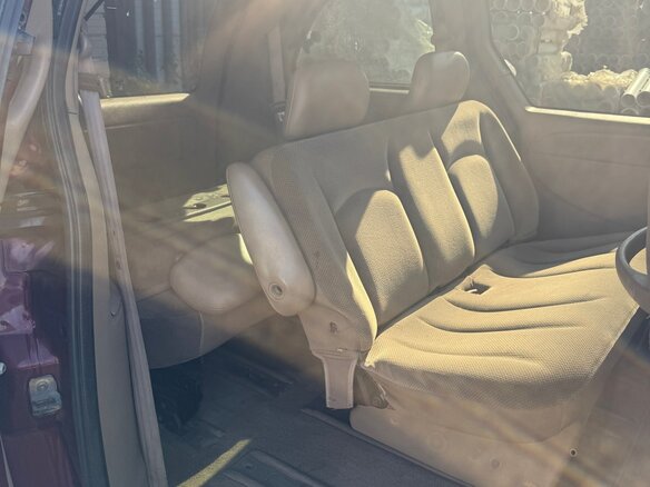 2002 Dodge Caravan 3-speed IV, пурпурный - вид 3