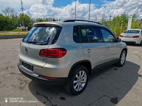 2015 Volkswagen Tiguan I Рестайлинг, золотистый, 1299000 рублей, вид 2