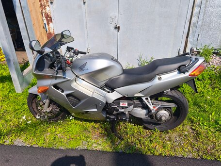 1998 Honda VFR 800, серебристый, 300000 рублей, вид 2