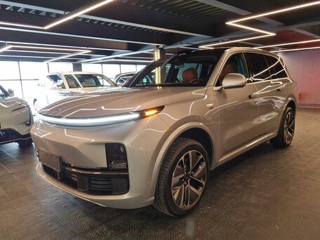 2023 Li Auto (Lixiang) L9 44.5 kWh I, серебристый, 7399999 рублей, вид 2