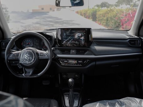 2025 Suzuki Swift VI, серый, 2900000 рублей, вид 4