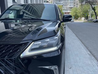 2020 Lexus LX 570 III Рестайлинг 2, чёрный, 8500000 рублей, вид 3