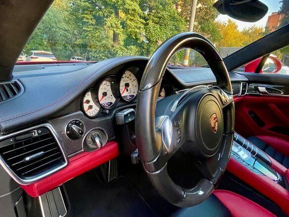 2015 Porsche Panamera GTS I Рестайлинг, красный, 4500000 рублей - вид 17
