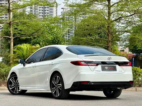 2025 Toyota Camry IX (XV80) China Market, серебристый, 3615000 рублей, вид 3