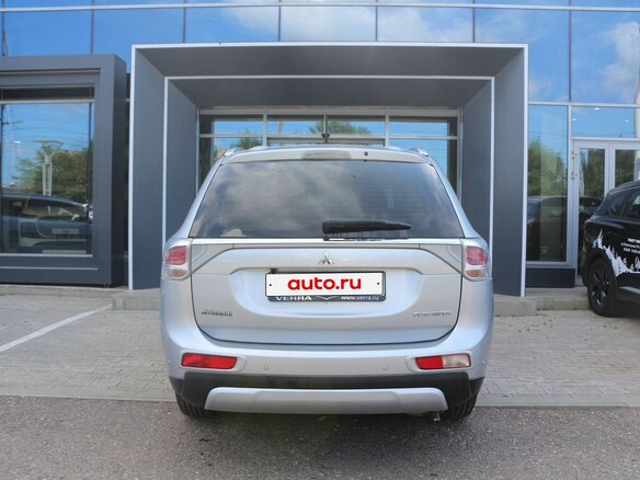 2014 Mitsubishi Outlander III Рестайлинг, серебристый - вид 4