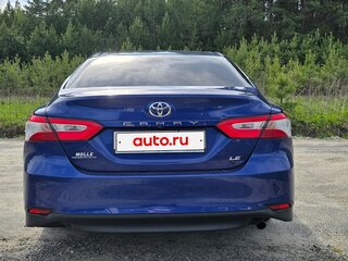 2018 Toyota Camry US Market VIII (XV70), синий, 2000000 рублей, вид 4