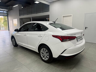 2021 Hyundai Solaris II Рестайлинг, белый, 1650000 рублей, вид 5