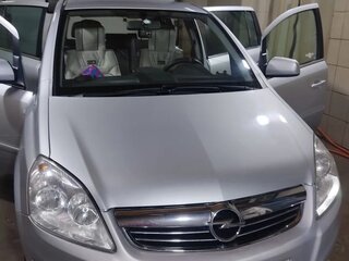 2011 Opel Zafira B Рестайлинг, серебристый, 600000 рублей, вид 2