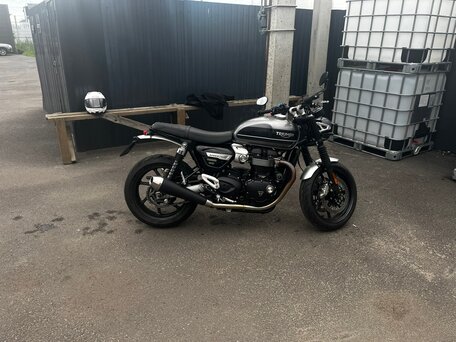 2020 Triumph Speed Twin, серебристый, 800000 рублей, вид 4