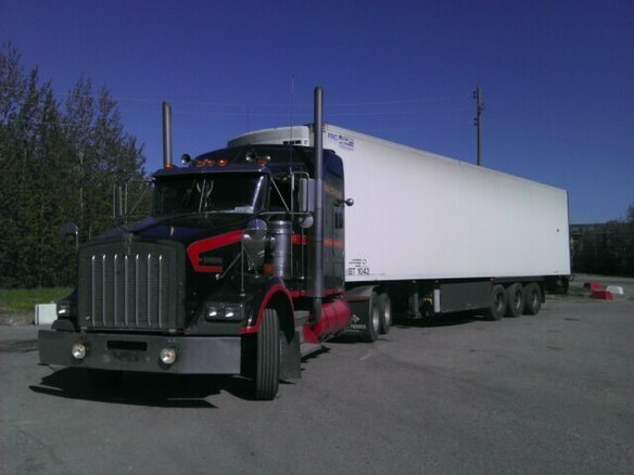2002 Kenworth T800, чёрный, 3000000 рублей