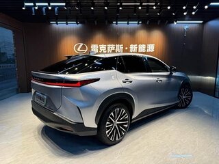 2024 Lexus RZ 450e, серебристый, 5400008 рублей, вид 3
