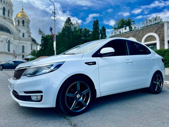 2016 Kia Rio III Рестайлинг, белый, 1000000 рублей - вид 7